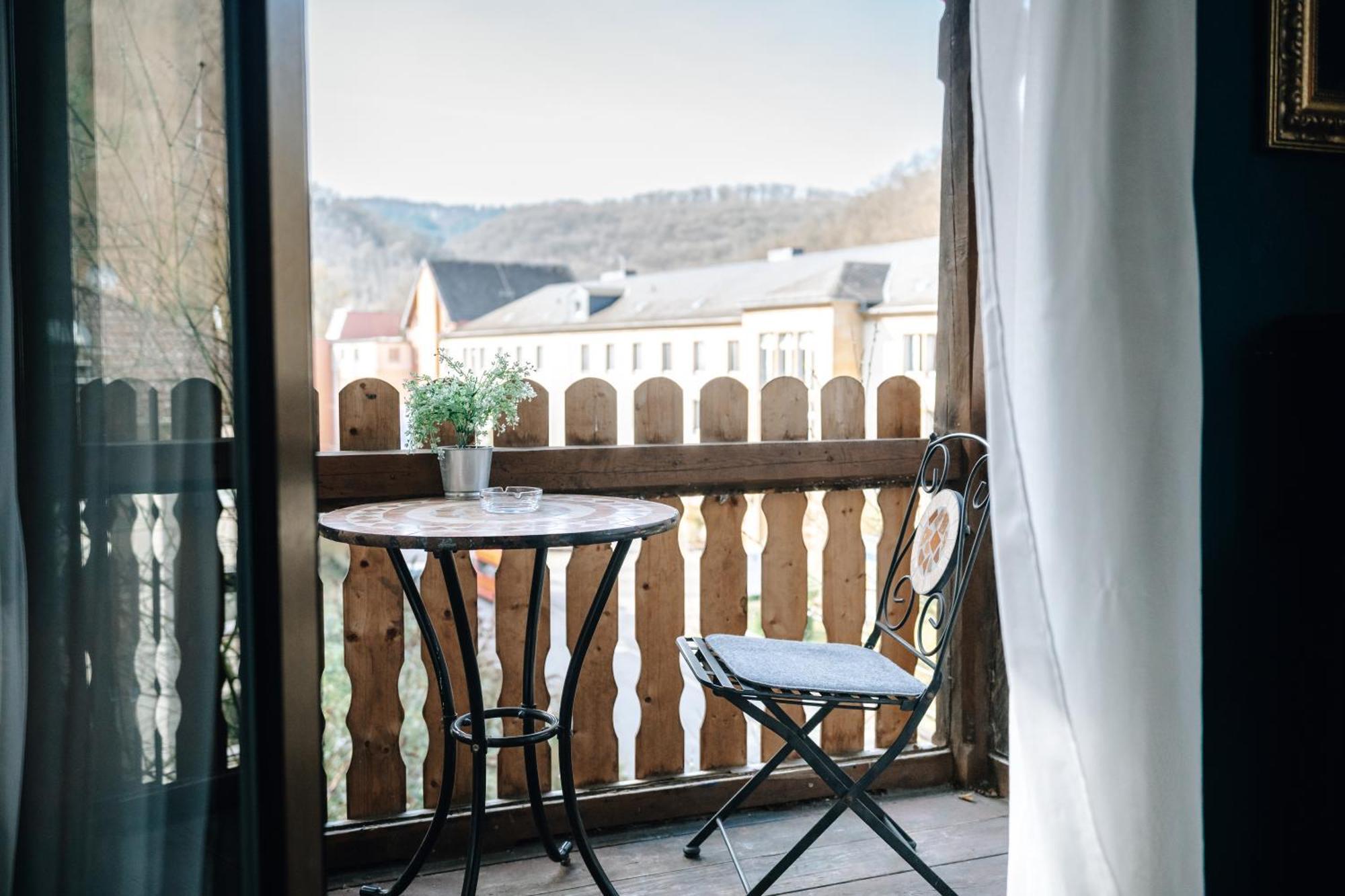 Bismarck Apt Mit Schoenem Balkon Bad Ems Bagian luar foto